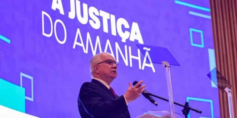Fachin diz que espera regras do STF para supersalários ainda em junho fachin-diz-que-espera-regras-do-stf-para-supersalarios-ainda-em-junho