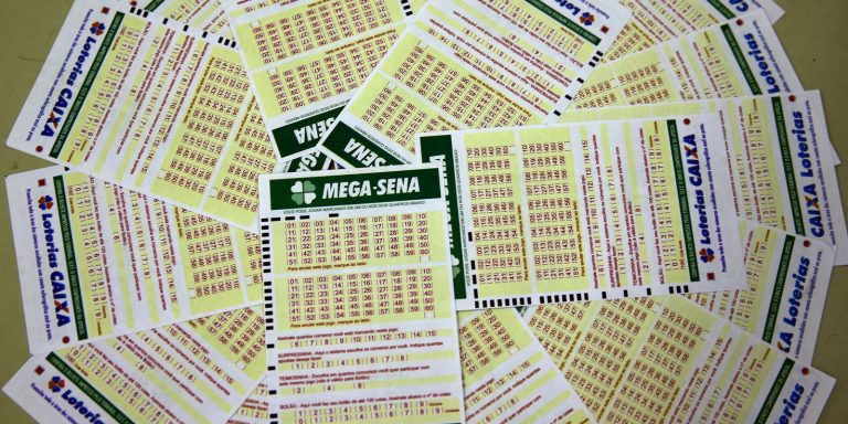 Mega-Sena acumula novamente e prêmio principal vai para R$ 42 milhões mega-sena-acumula-novamente-e-premio-principal-vai-para-r$-42-milhoes